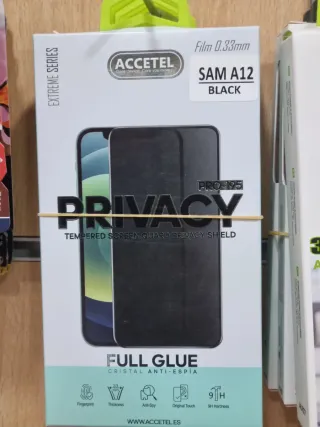 Es una tienda nueva, repara teléfonos, vende teléf