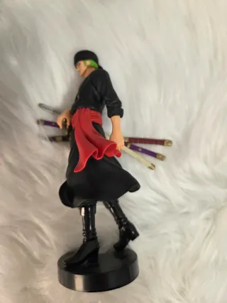 Figura Roronoa Zoro One Piece.