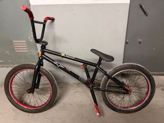 Bicicleta BMX Negra