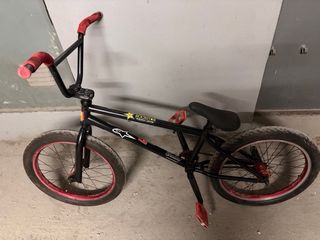 Bicicleta BMX Negra