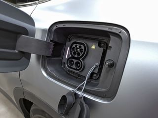 Ebro S900 PHEV 1.5 TGDI 3DHT 4X4 Luxury