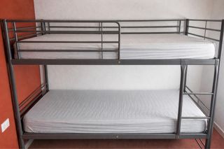 Litera metálica con escalera