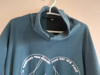 Forro polar cuello alto estampado corazón