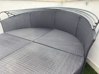 Divano rotondo da esterno beige e nero