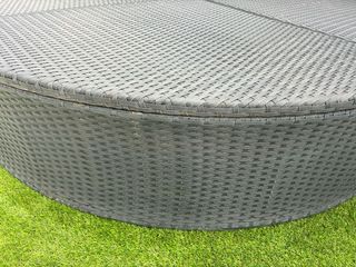 Divano rotondo da esterno beige e nero