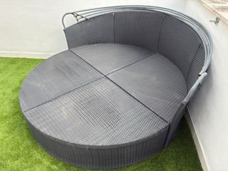 Divano rotondo da esterno beige e nero