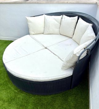 Divano rotondo da esterno beige e nero