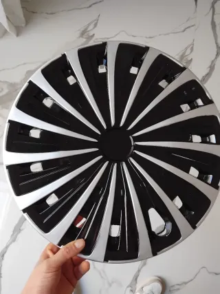 Tapacubo negros y plateado