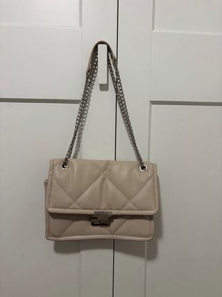 Bolso Stradivarius Beige Acolchado Cadena