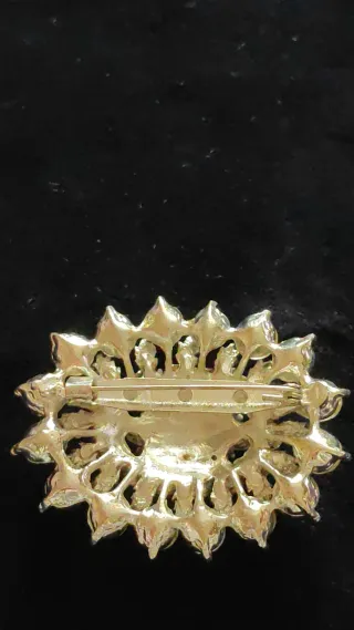 Broche Vintage Plateado con Cristales
