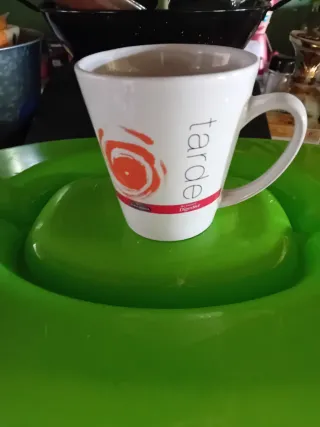 Taza de cerámica blanca