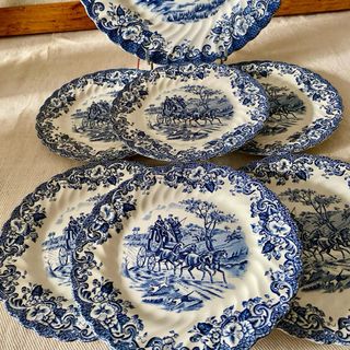 Platos ingleses vintage Johnson Bros Coaching Scen