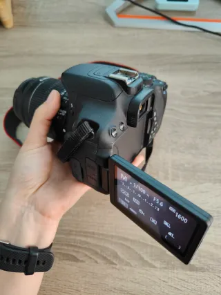 Cámara Canon EOS 700D Negra