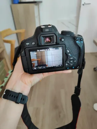 Cámara Canon EOS 700D Negra