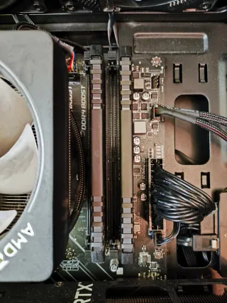 Kit RAM Corsair Vengeance RGB DDR4 16GB (2x8GB)