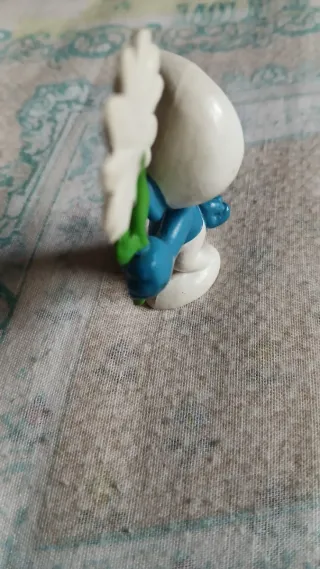 Puffo con fiore Puffo romantico