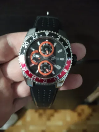 Reloj Lotus Negro y Rojo