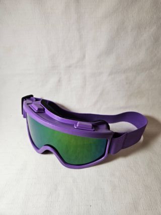 Gafas de esquí moradas