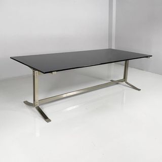 Tavolo in vetro nero e metallo