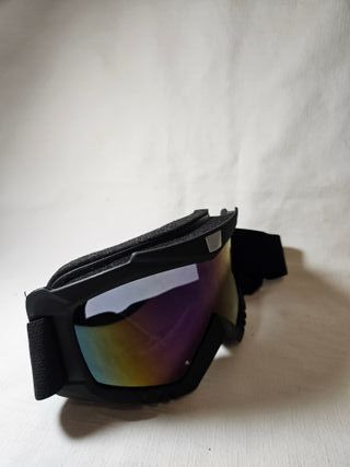 Gafas de esquí negras con lente multicolor