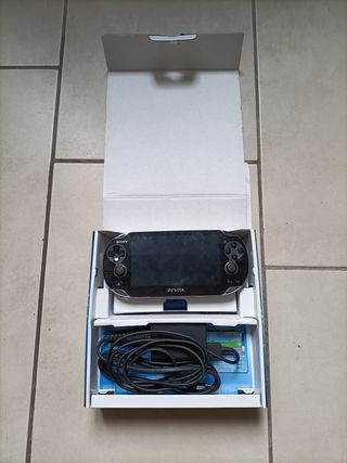 Sony PS Vita PCH-1004 Nera Completa di Scatola