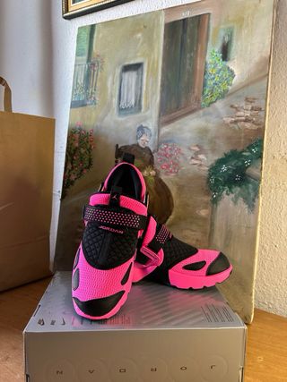 Jordan Runner LX Negro y Rosa - Nuevas