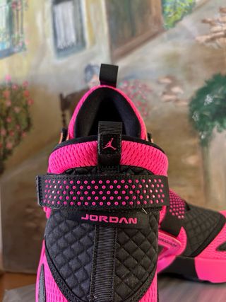 Jordan Runner LX Negro y Rosa - Nuevas