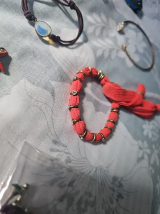 Lote de pulseras y reloj y acesorios movil