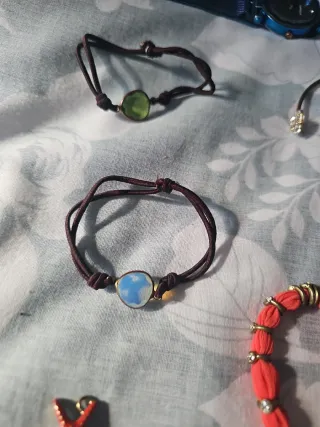 Lote de pulseras y reloj y acesorios movil