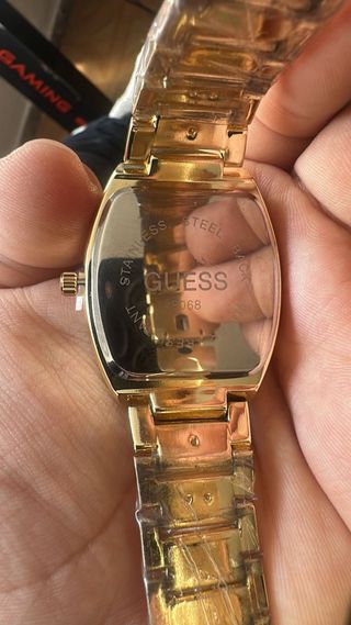 Reloj Guess Dorado con diamantes