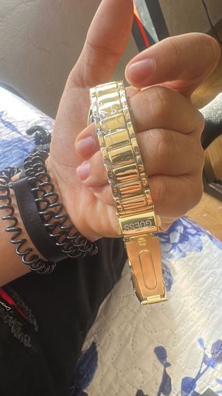 Reloj Guess Dorado con diamantes