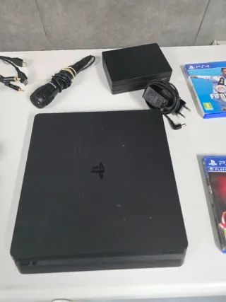 Consola PS4 Negra + Accesorios