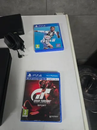 Consola PS4 Negra + Accesorios