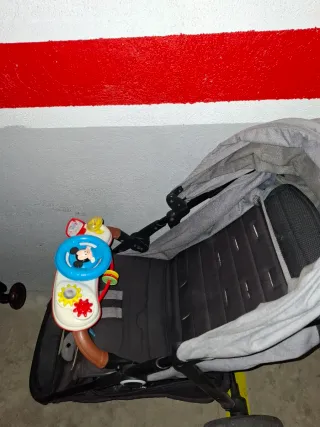 Silla de paseo gris y negra