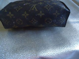 Estuche Louis Vuitton Marrón
