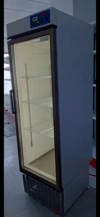 Nevera expositora cristal,