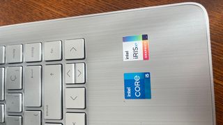 Portátil HP 14s (i5/8GB/512GB) + Funda + Cargador