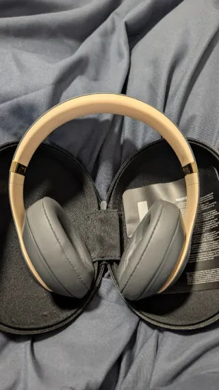 Beats Studio 3 Gris/Crema Cascos Inalámbricos