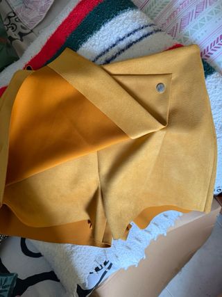 Falda pantalón amarilla