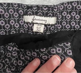 Falda mini negra ajustada abajo