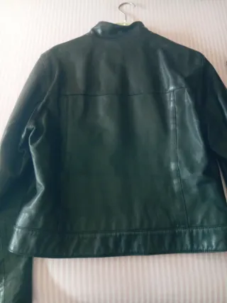 Cazadora de cuero mujer negra