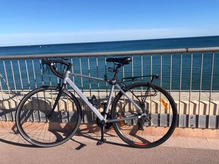 Bicicleta deportiva con portaequipaje