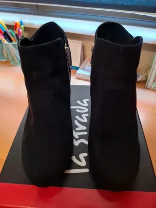 Botines negros de ante de tacón