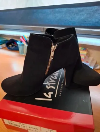 Botines negros de ante de tacón