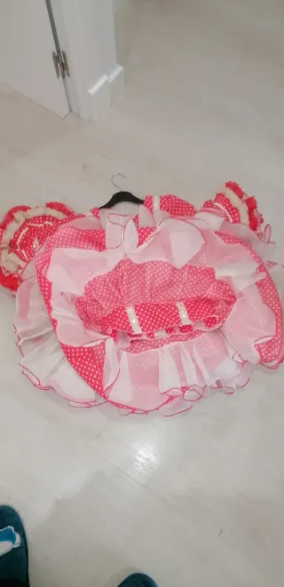 Se acerca la Feria Precioso traje niña