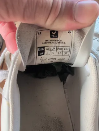 Veja V-10 Blancas y Rojas