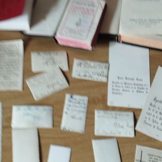 Libros y estampas religiosos antiguos