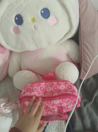 Mochila infantil con compartimentos en su interior