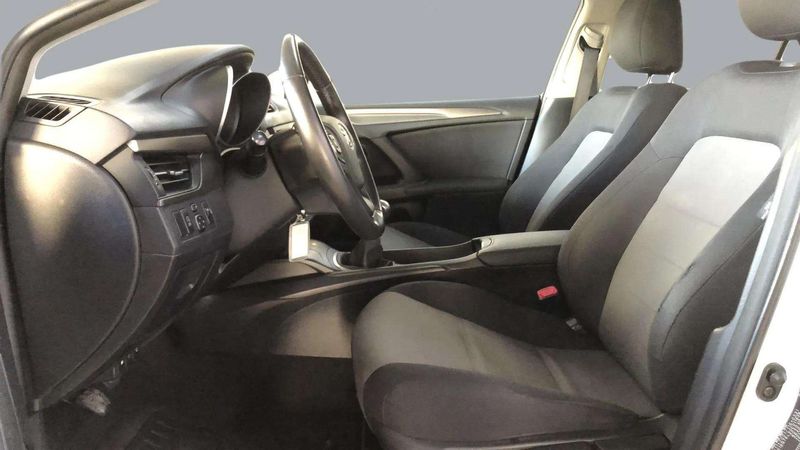 Toyota Avensis 2016, foto 11