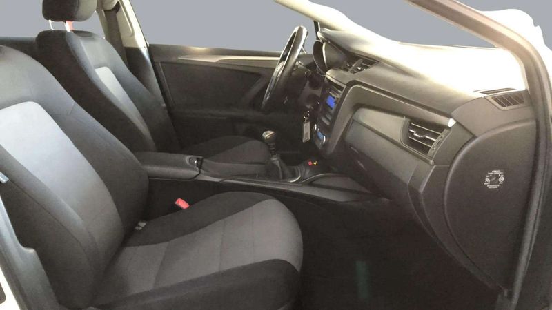 Toyota Avensis 2016, foto 17